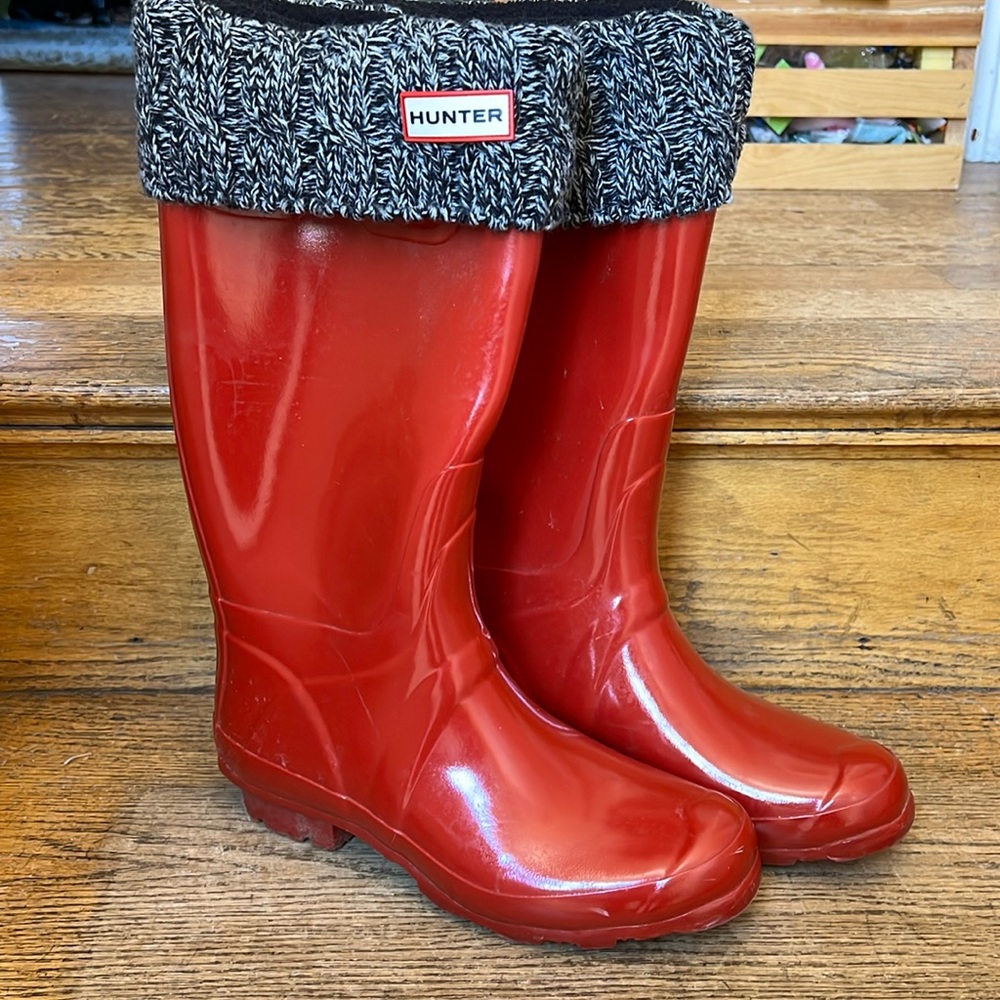 Hunter rain boots with liners. Next to new